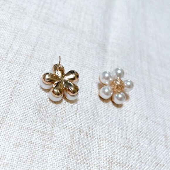 Pearl flower stud earrings N192 - Picture 5 of 5